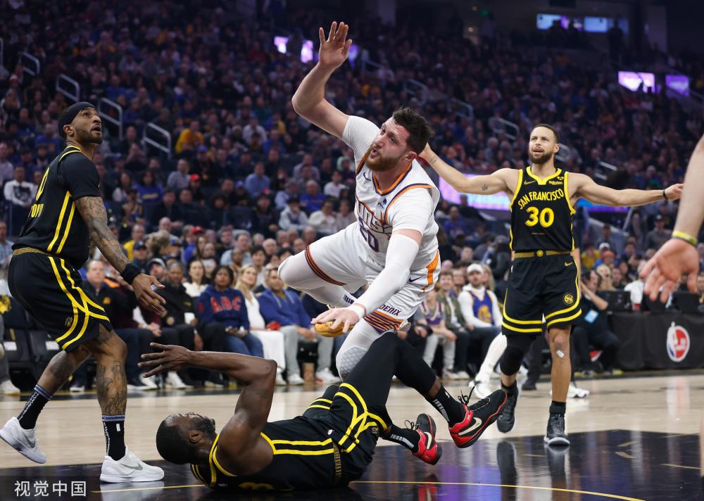 在困境中仍 在困境中仍