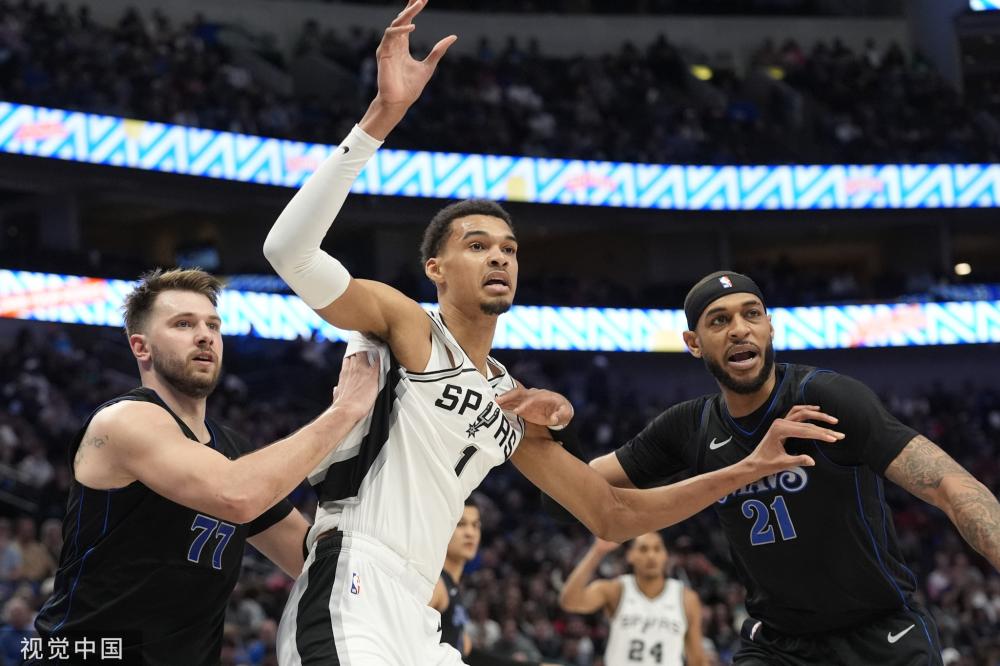 [中超]巴尔加斯妙传 武磊前插头球破门.