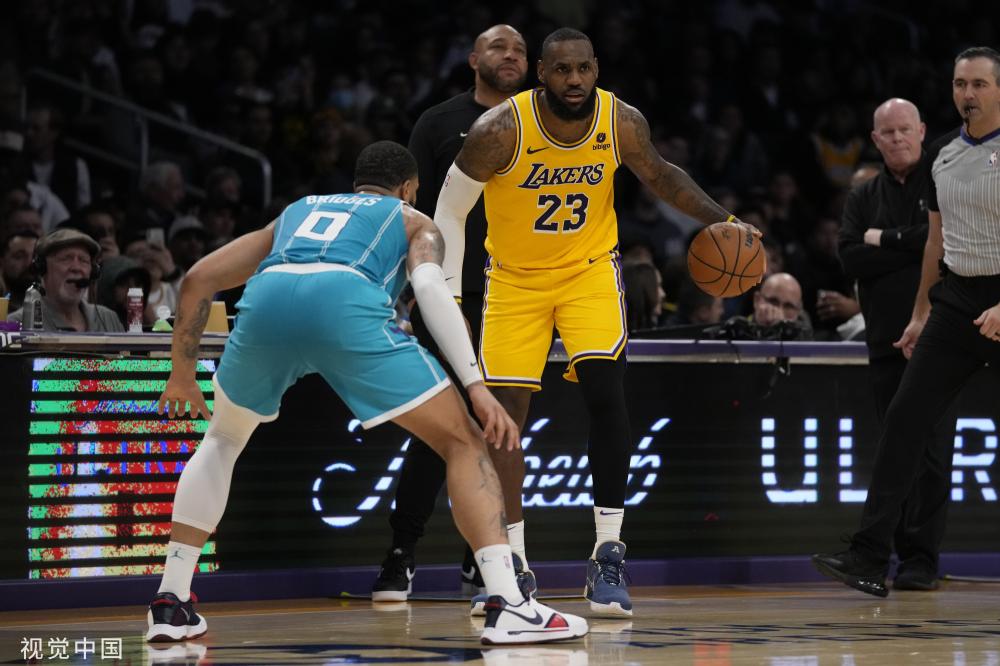 赛中屡屡化 赛中屡屡化